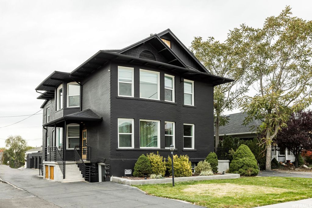 Pella Impervia fiberglass windows installed in a Salt Lake City home new